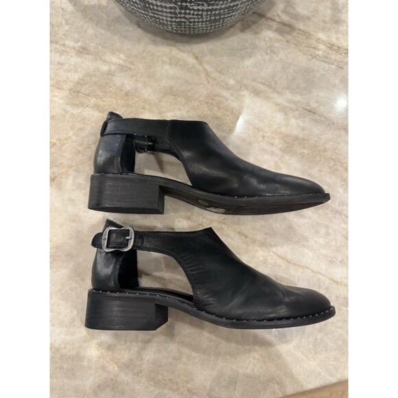 Lucky Brand Giovanna black leather cut-out ankle booties Women’s 8.5m rivets EUC - Picture 3 of 16